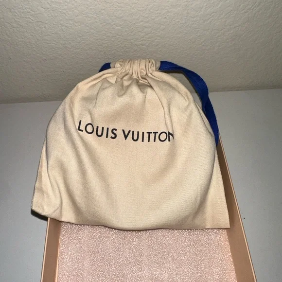 Authentic Louis Vuitton belt - Picture 7 of 12